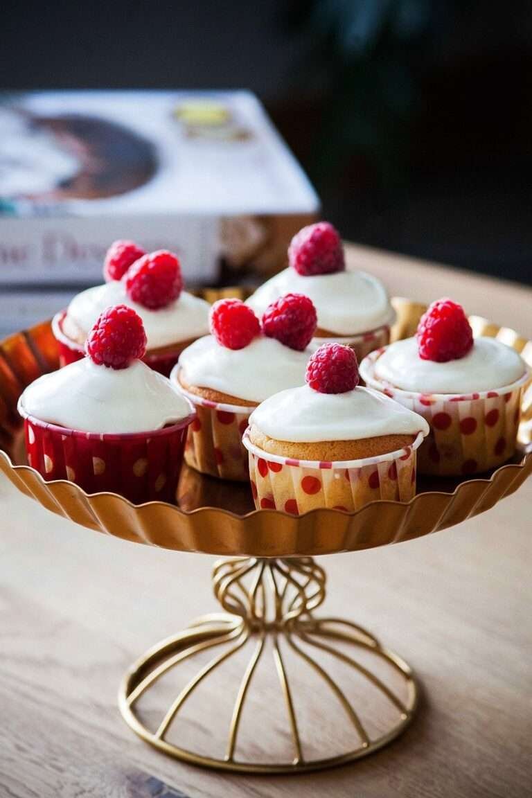 cupcakes, cream, raspberries, dessert, cupcake, cake, happy birthday, sweet, sweets, bake, bakery, delicious, yummy, tasty, food